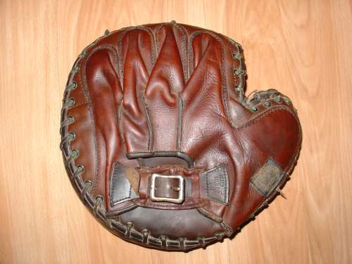 Chief Meyers Goldsmith CM Catchers Mitt Back